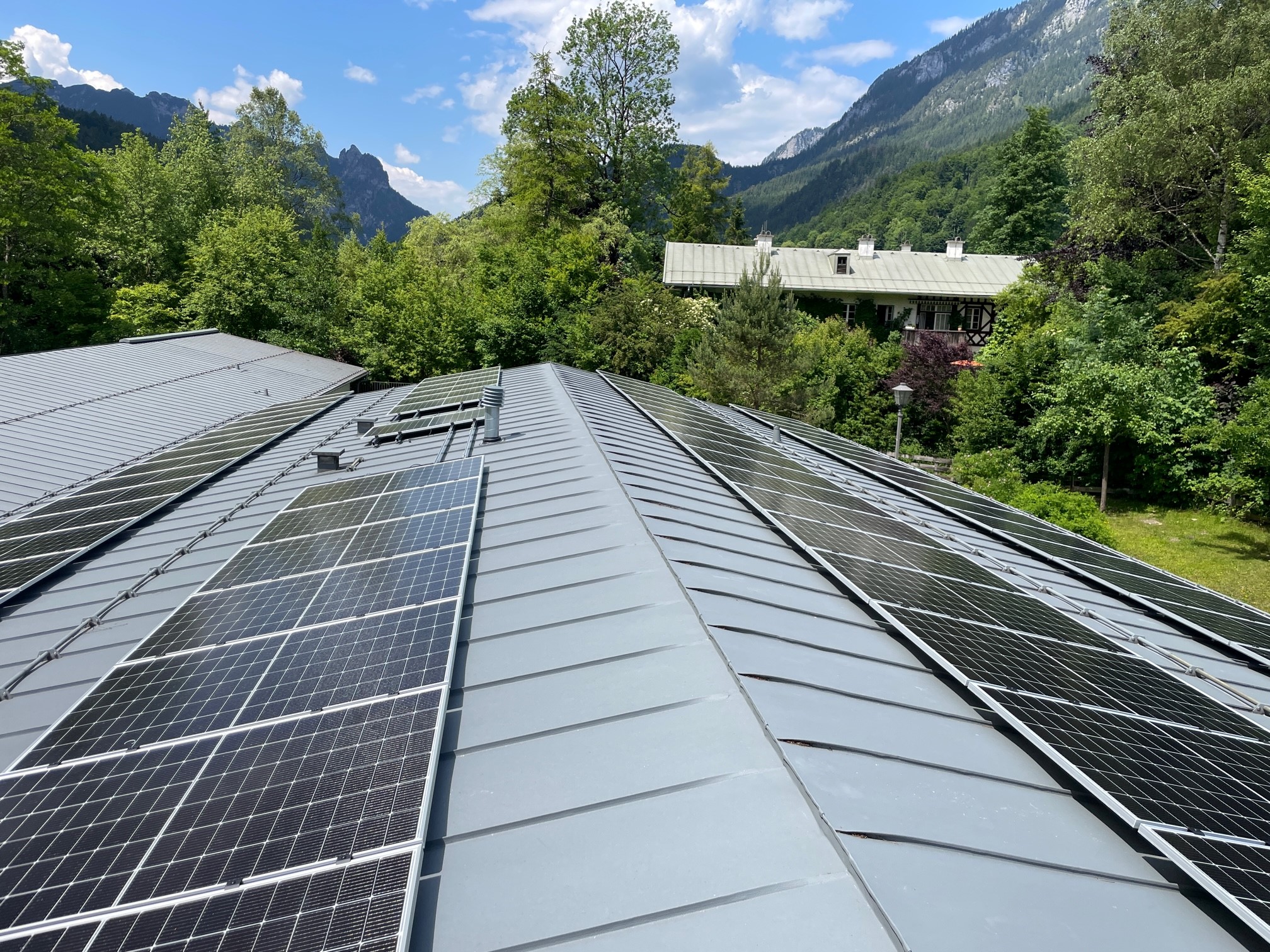 PV-Anlage auf dem Dach der Feuerwehr Bischofswiesen.