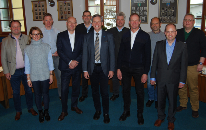 Gruppenbild der Partner in der Watzmann Natur Energie GmbH.